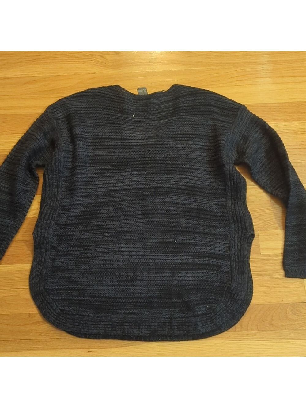 Quinn V Neck Blue Textured Knit Sweater Medium - Picture 10 of 11